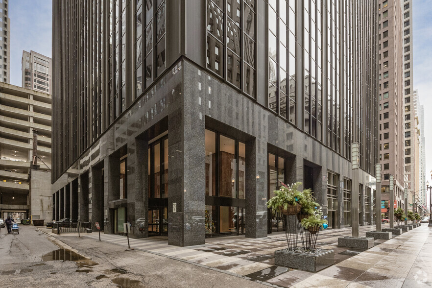 30 N LaSalle St, Chicago, IL for lease - Building Photo - Image 1 of 15