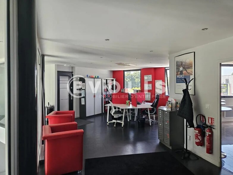 Office in Grigny for sale - Building Photo - Image 2 of 11
