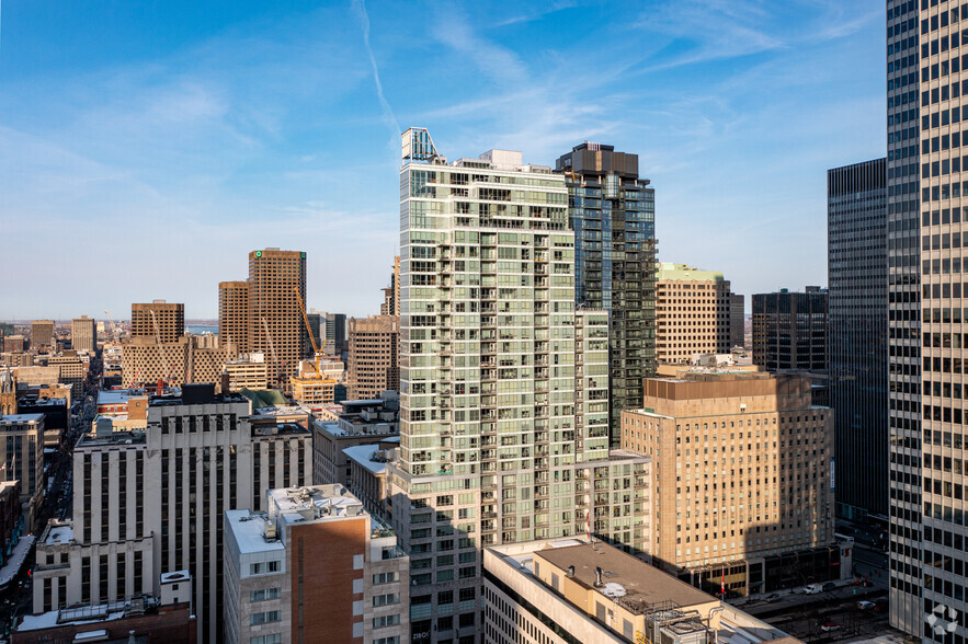 1211 Boul Robert-Bourassa, Montréal, QC for sale - Primary Photo - Image 1 of 29