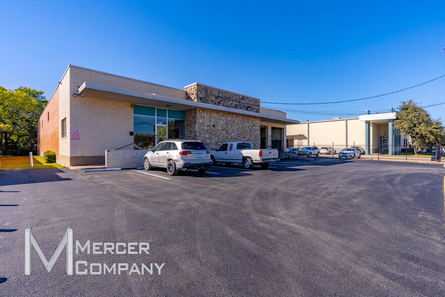2636 Freewood Dr, Dallas, TX for lease - Building Photo - Image 3 of 5