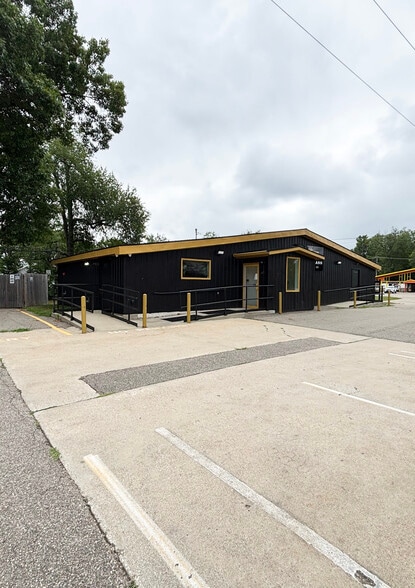 9017 S Sprinkle Rd, Kalamazoo, MI for sale - Building Photo - Image 1 of 4