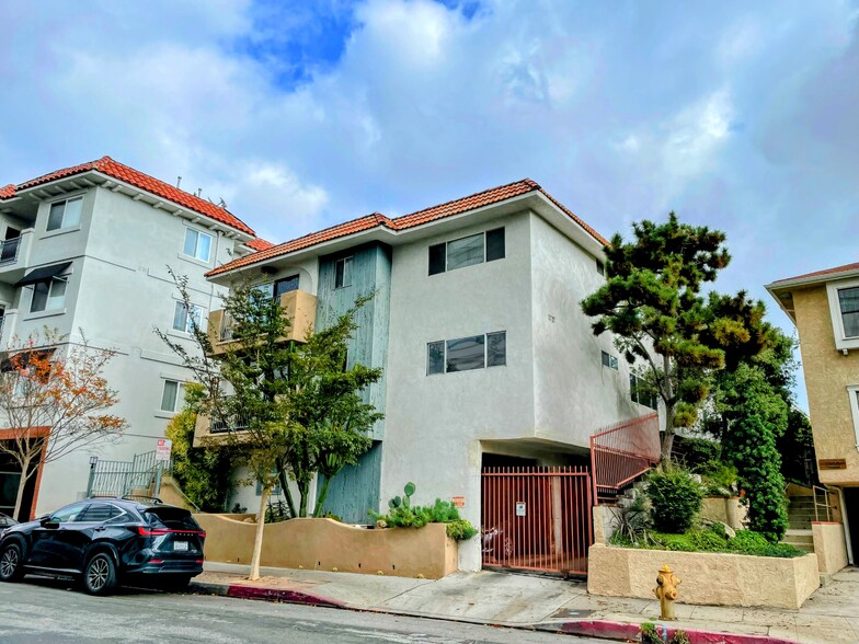 1218 McClellan Dr, Los Angeles, CA for sale - Building Photo - Image 1 of 1