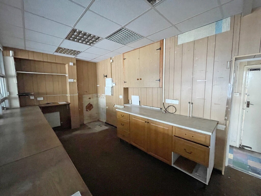 17-21 St. Johns Rd, Clacton On Sea, ESS CO15 4BS - Unit 17 StJohns - - Interior Photo - Image 1 of 6
