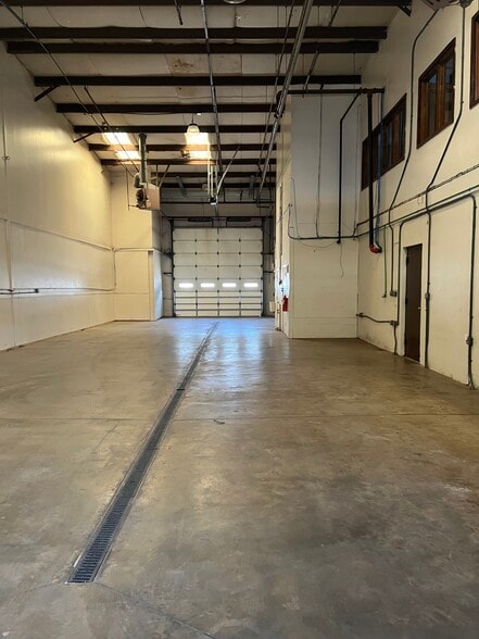 10109 Giles Run Rd, Lorton, VA for lease - Interior Photo - Image 2 of 7