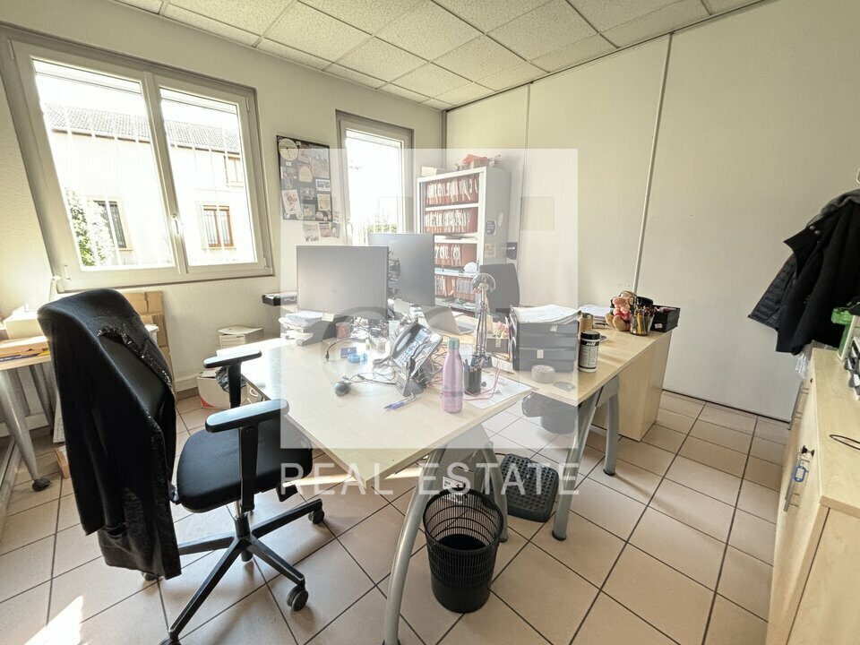 Office in Lyon for lease Interior Photo- Image 1 of 11