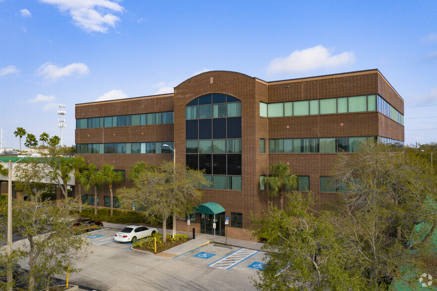 6450 38th Ave N, Saint Petersburg, FL for lease - Primary Photo - Image 1 of 10