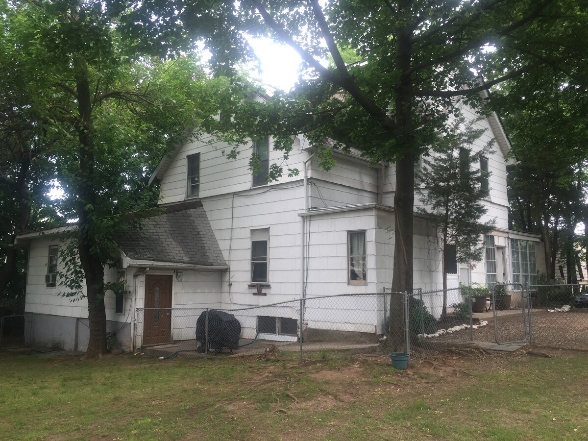 756 Tompkins Ave, Staten Island, NY 10305