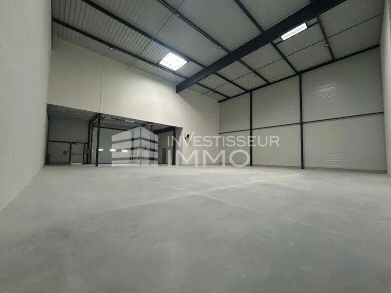 Office in Osny for lease - Building Photo - Image 3 of 11