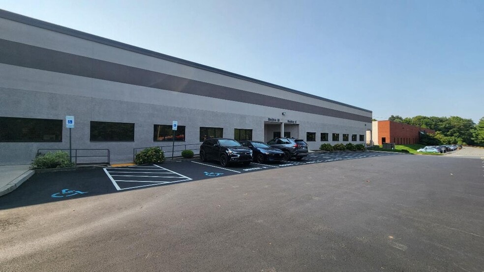 51 Thousand Oaks Blvd, Morgantown, PA for lease - Building Photo - Image 1 of 12