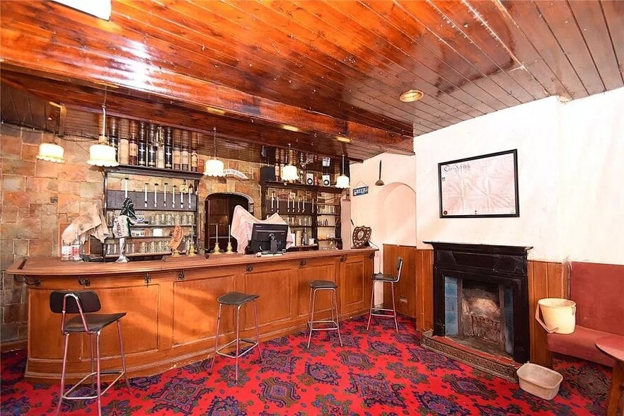 1 Alma Parade, Scarborough for lease - Interior Photo - Image 3 of 7