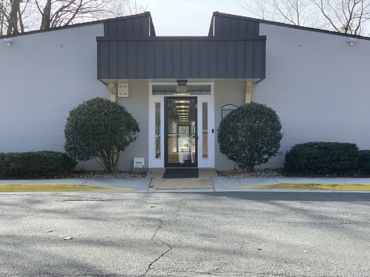 1712 Clubhouse Rd, Reston, VA 20190