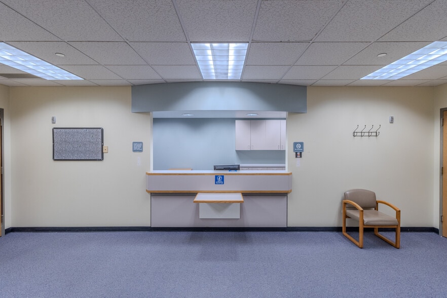 320 Dayton st, Kennewick, WA for sale - Lobby - Image 3 of 27