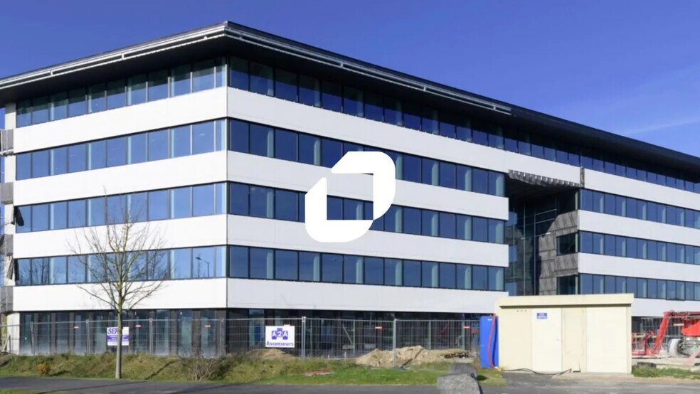 Office in Tinqueux for lease - Building Photo - Image 3 of 10