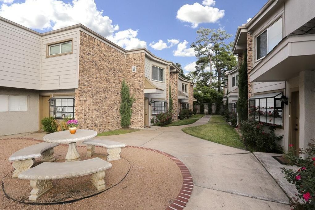 1518 Wirt Rd, Houston, TX 77055