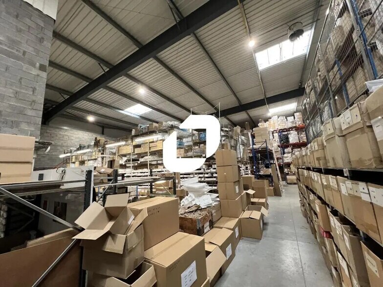 Office in Sars-et-Rosières for lease - Building Photo - Image 3 of 17