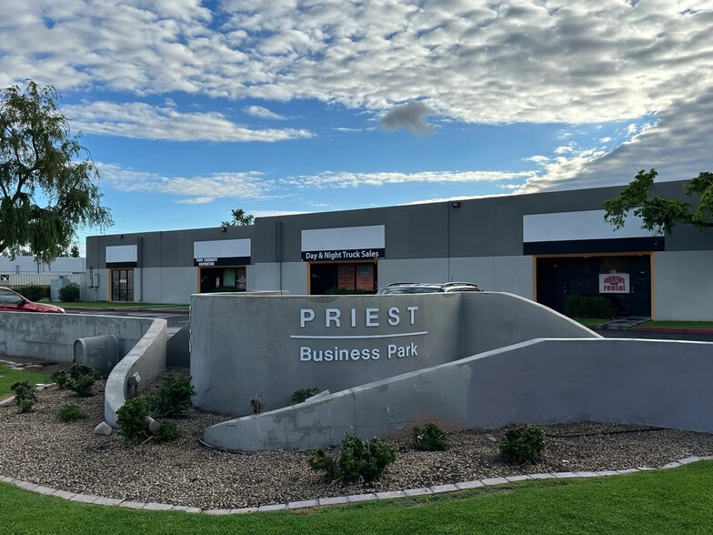 2121 S Priest Dr, Tempe, AZ for lease - Building Photo - Image 1 of 9