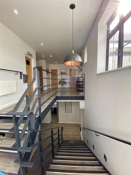 53-63 Redbridge Ln E, Ilford for lease - Building Photo - Image 3 of 19