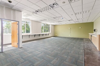 8850 NW 62nd Ave, Johnston, IA for lease Interior Photo- Image 2 of 2