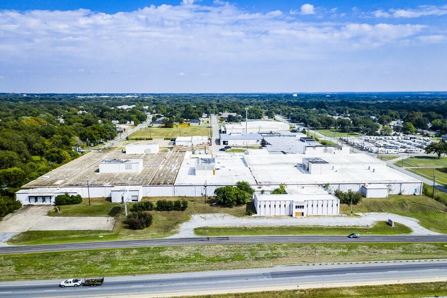 1815 S Sam Rayburn Fwy, Sherman, TX for sale - Building Photo - Image 1 of 1