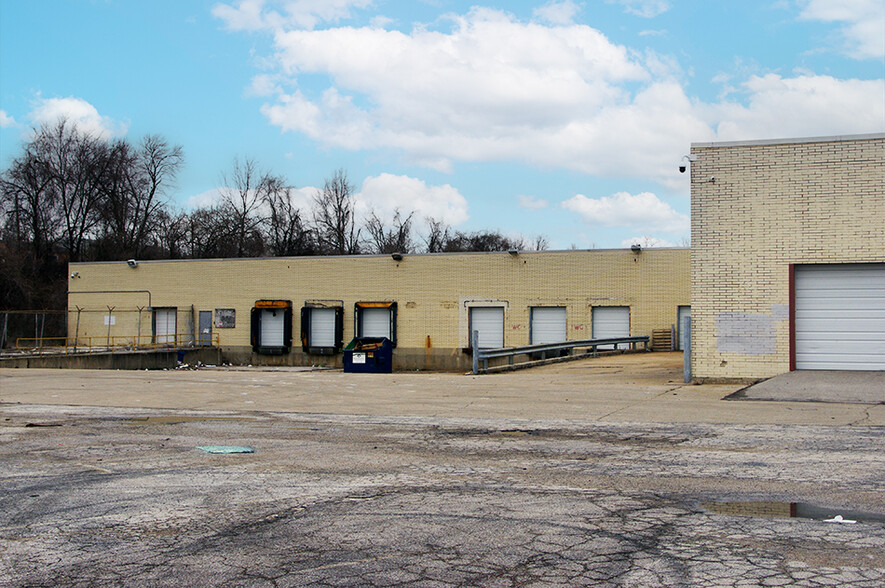 10223 Lewis And Clark Blvd, Saint Louis, MO for lease - Building Photo - Image 3 of 9