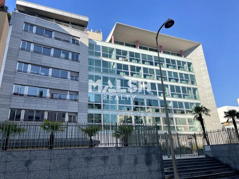 Office in Lyon for lease - Building Photo - Image 1 of 17