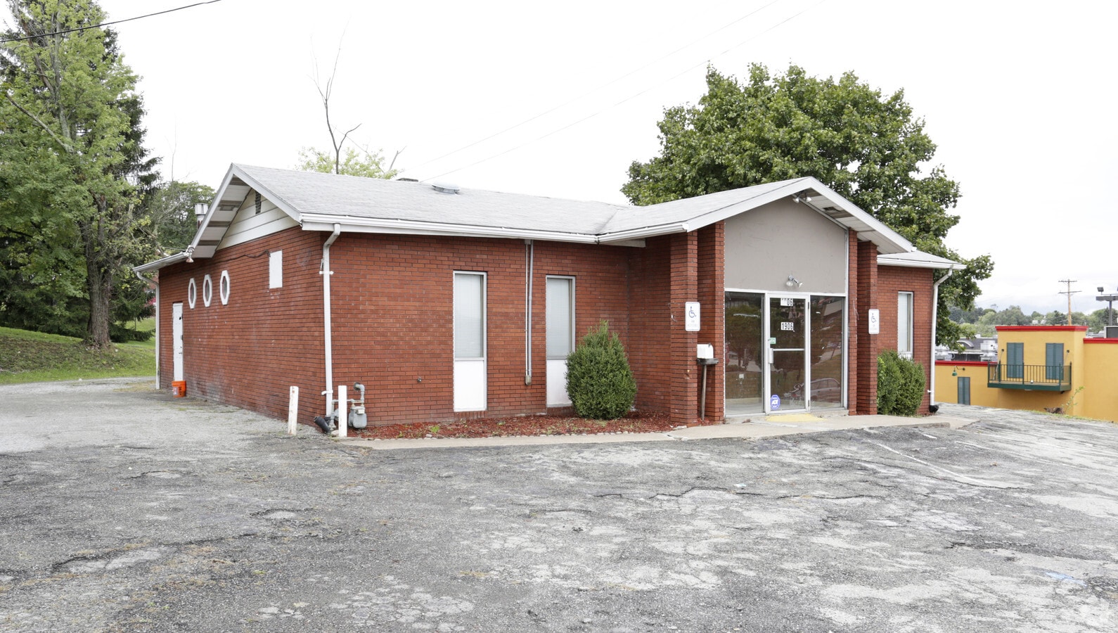 1906 Lincoln Hwy, North Versailles, PA 15137