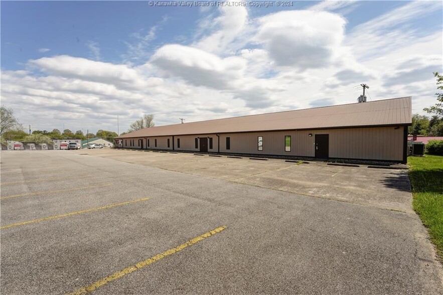 3979 B Teays Valley Rd, Hurricane, WV for sale - Building Photo - Image 2 of 29