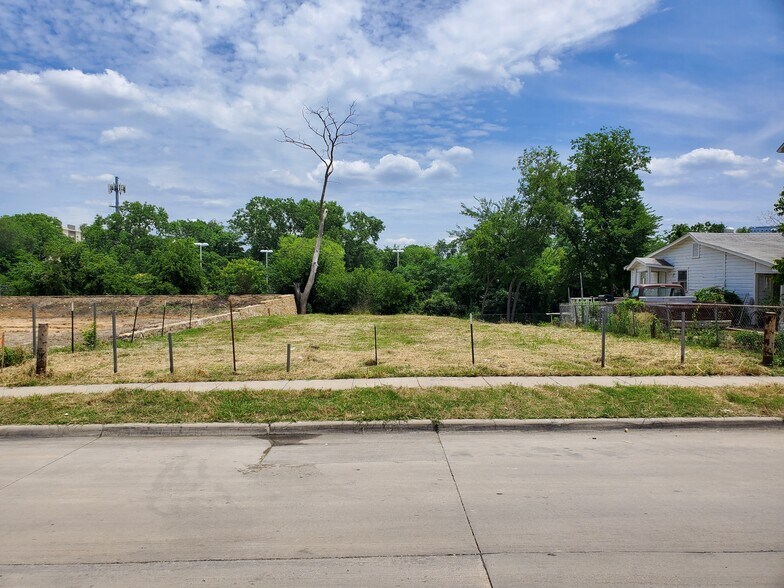 2606 Kimsey Dr, Dallas, TX for sale - Primary Photo - Image 1 of 1