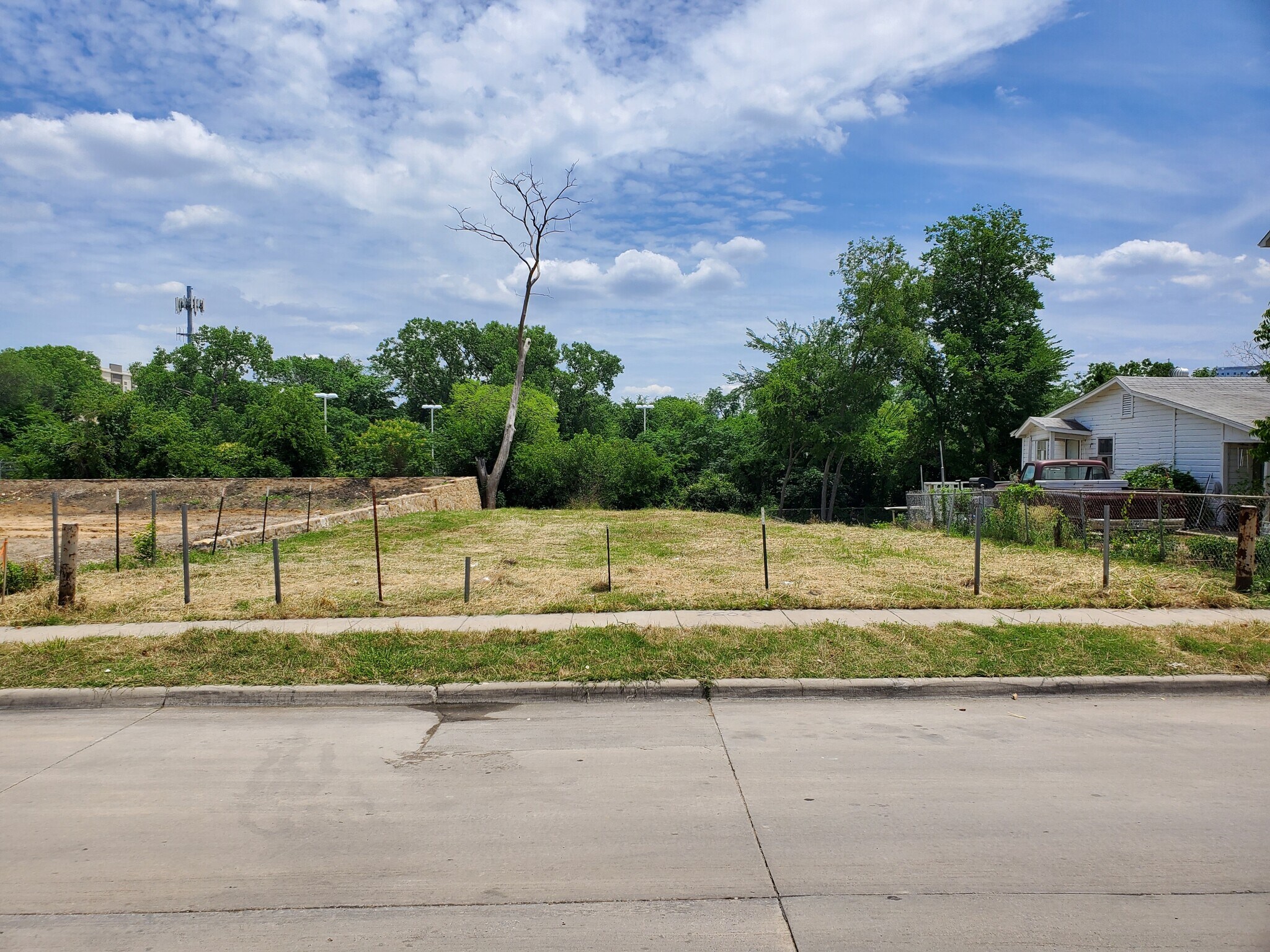 2606 Kimsey Dr, Dallas, TX for sale Primary Photo- Image 1 of 1