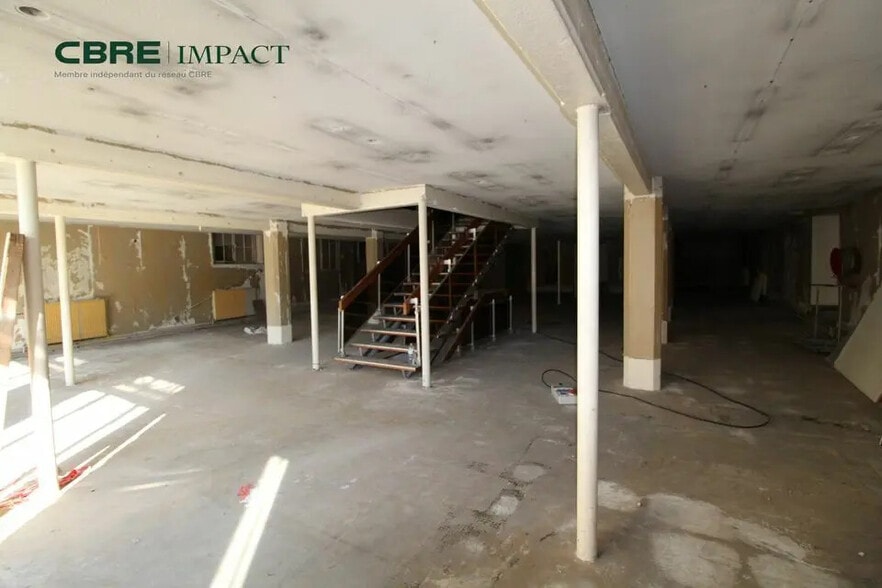 Retail in Reims for lease - Interior Photo - Image 2 of 3