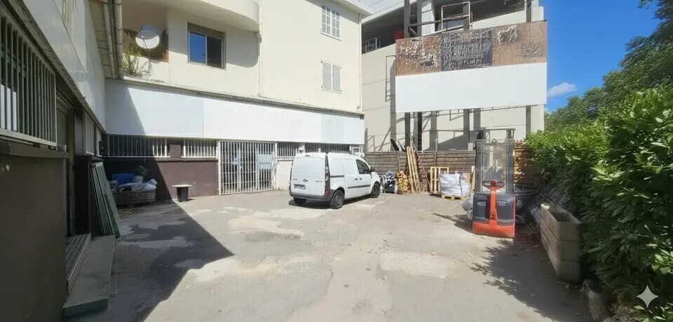 Flex in Nice for lease Building Photo- Image 1 of 4