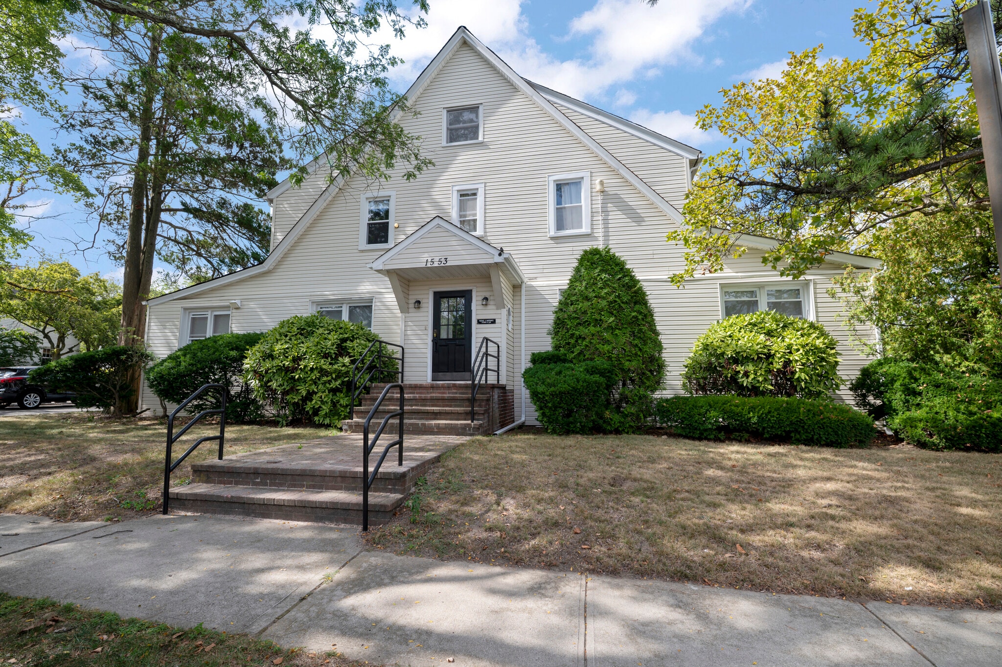 1553 Broadway, Hewlett, NY for lease Building Photo- Image 1 of 10