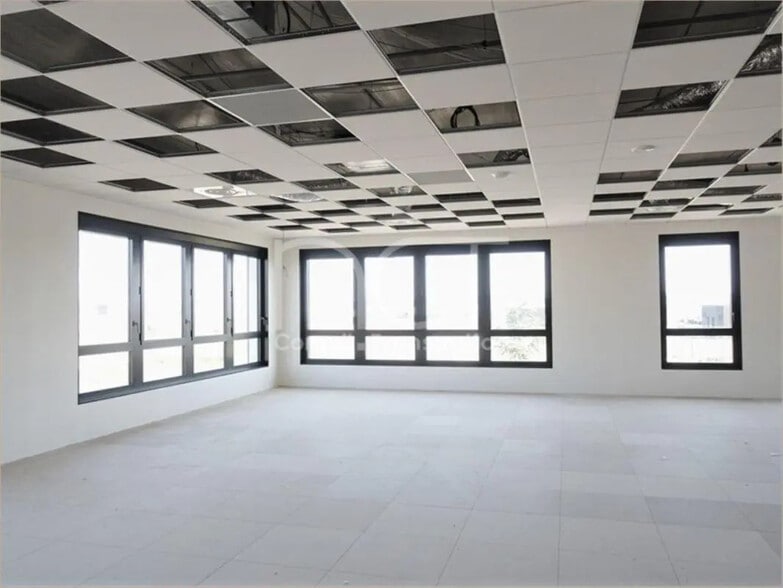 8 Rue Joseph Nicephore Niepce, Genas for lease - Interior Photo - Image 3 of 15