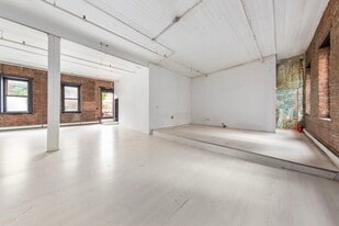 148 India St, Brooklyn NY - Loft