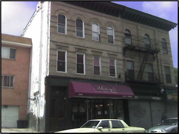 208 Malcolm X Blvd, Brooklyn, NY for lease - Building Photo - Image 2 of 3