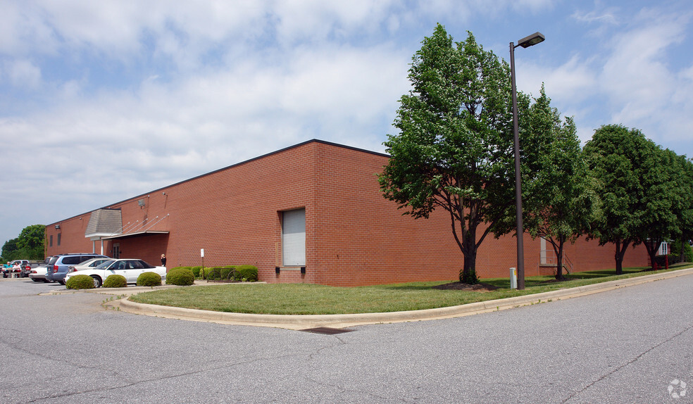 1100 11th Ave Blvd SE, Hickory, NC for sale - Building Photo - Image 2 of 9