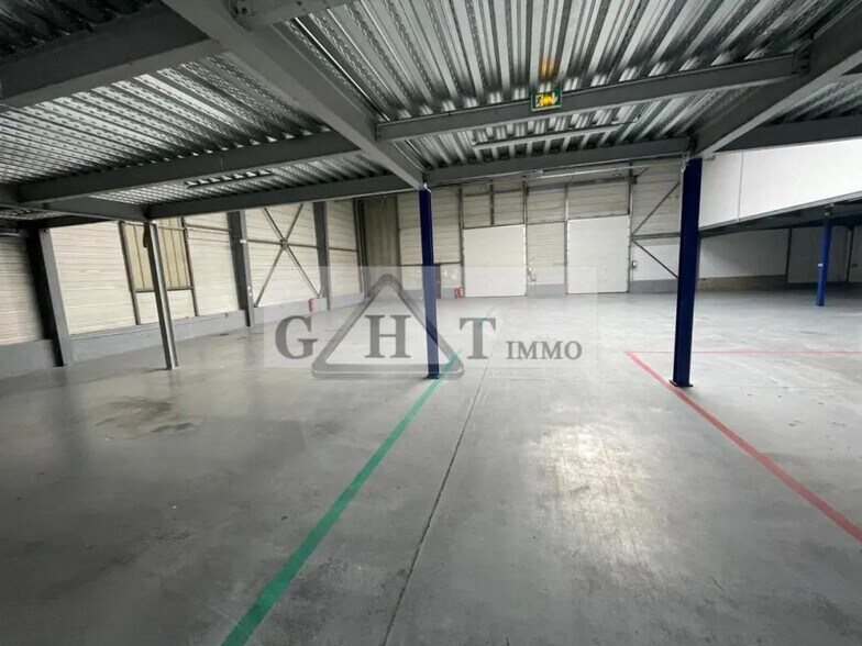 Office in Créteil for lease - Interior Photo - Image 1 of 4