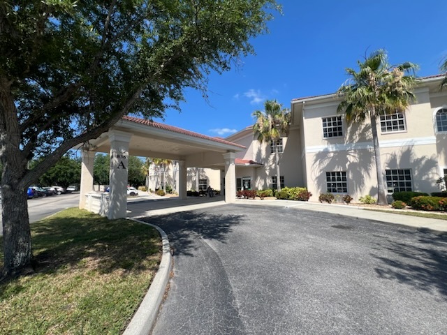 836 Sunset Lake Blvd, Venice, FL for sale - Building Photo - Image 1 of 12