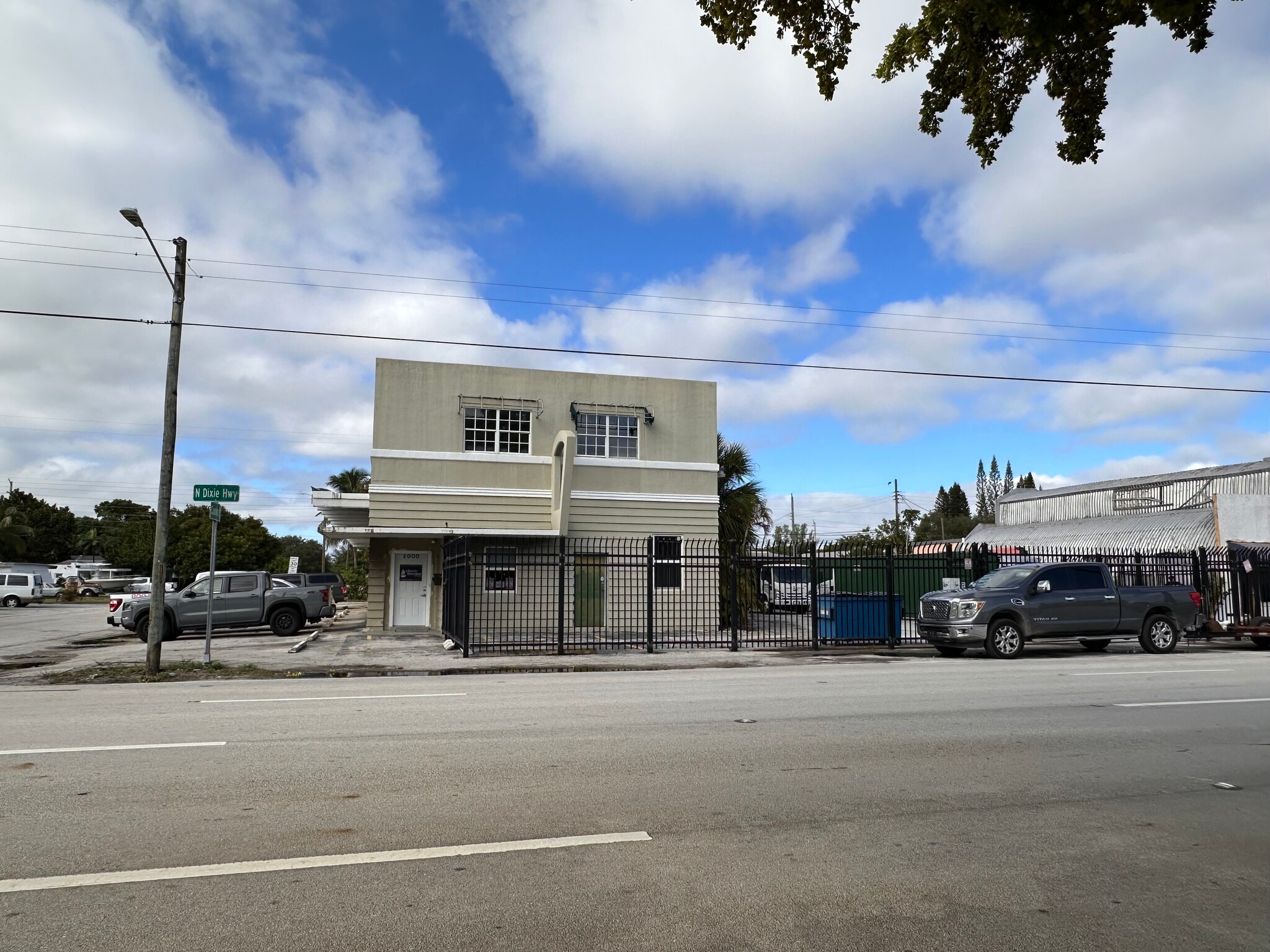 2000 N Dixie Hwy, Hollywood, FL for lease Building Photo- Image 1 of 23