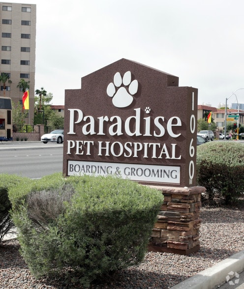 1060 E Flamingo Rd, Las Vegas, NV for lease - Building Photo - Image 3 of 13