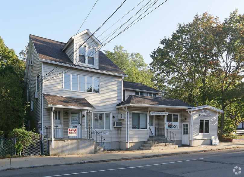 211 Main St, Yaphank, NY for sale - Primary Photo - Image 1 of 1