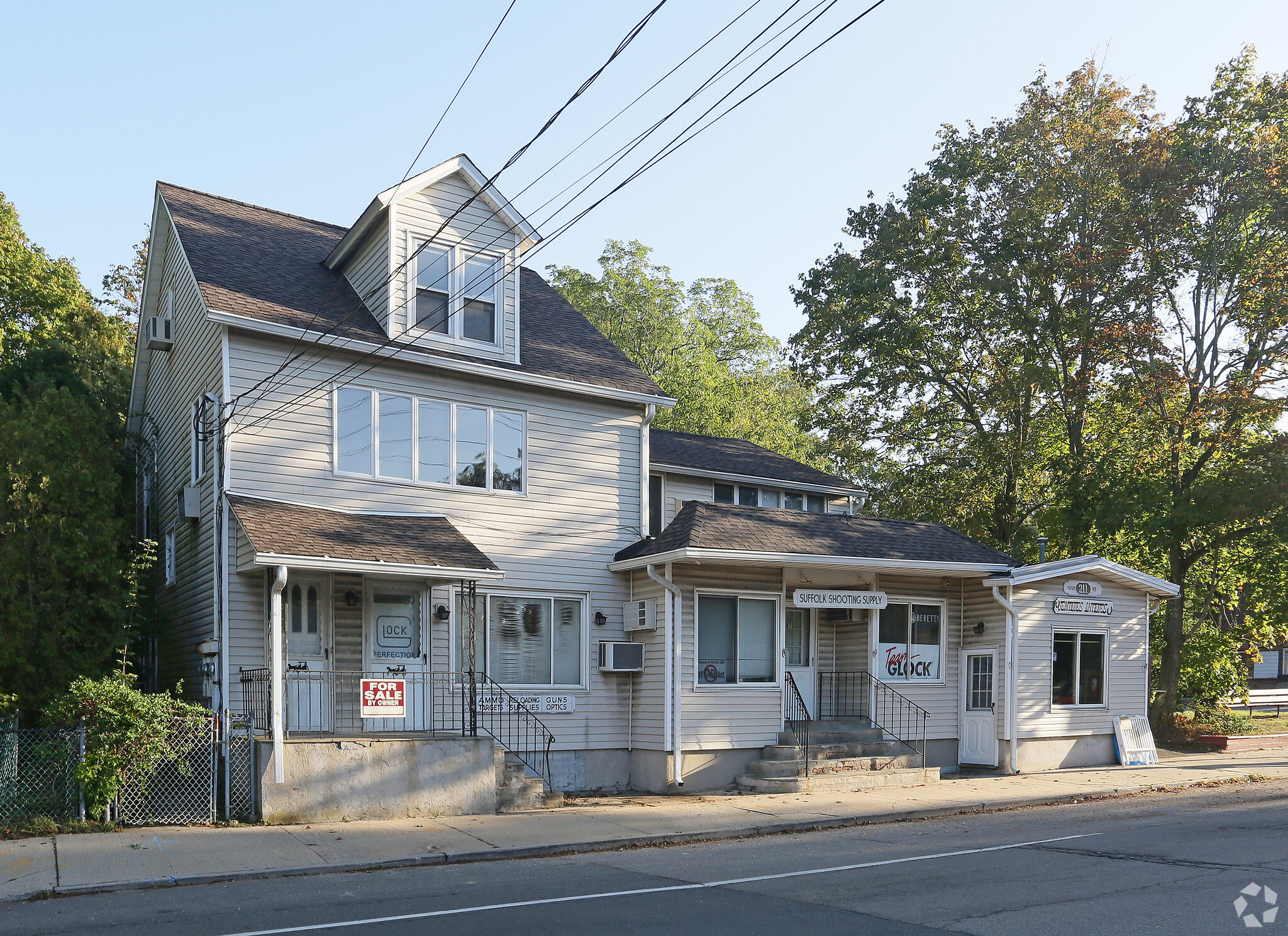 211 Main St, Yaphank, NY for sale Primary Photo- Image 1 of 1