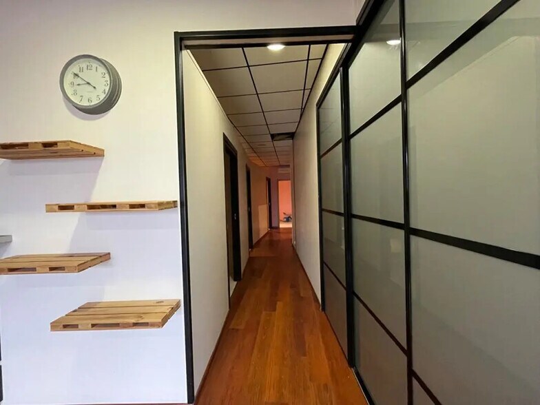 Retail in Créhange for lease - Interior Photo - Image 3 of 16