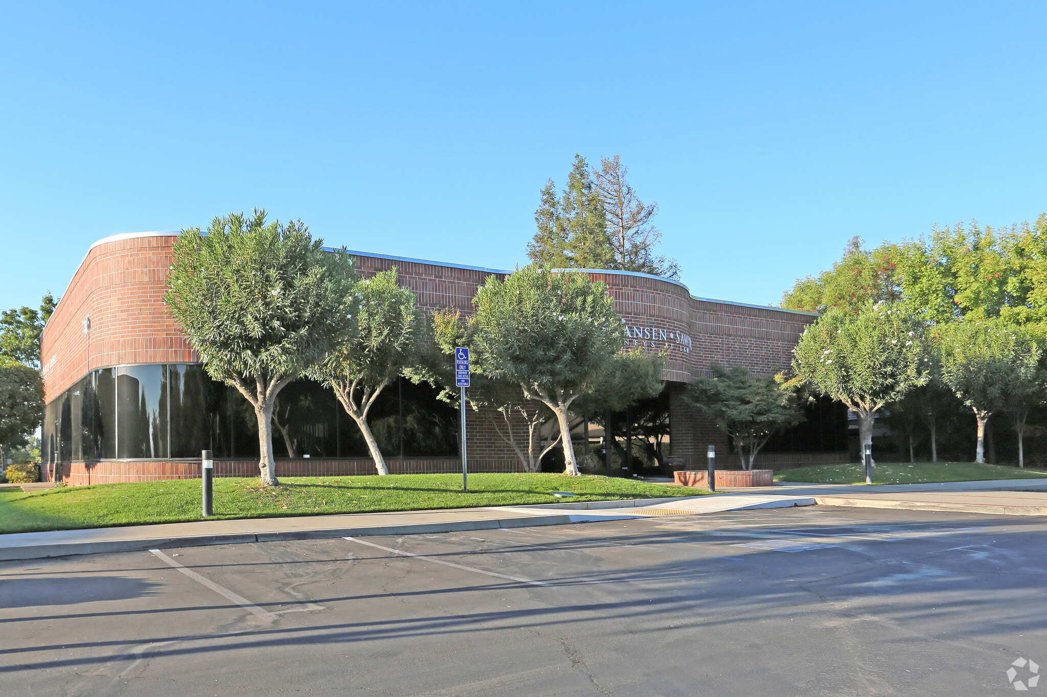 7405 N 1st St, Fresno, CA for sale Primary Photo- Image 1 of 13