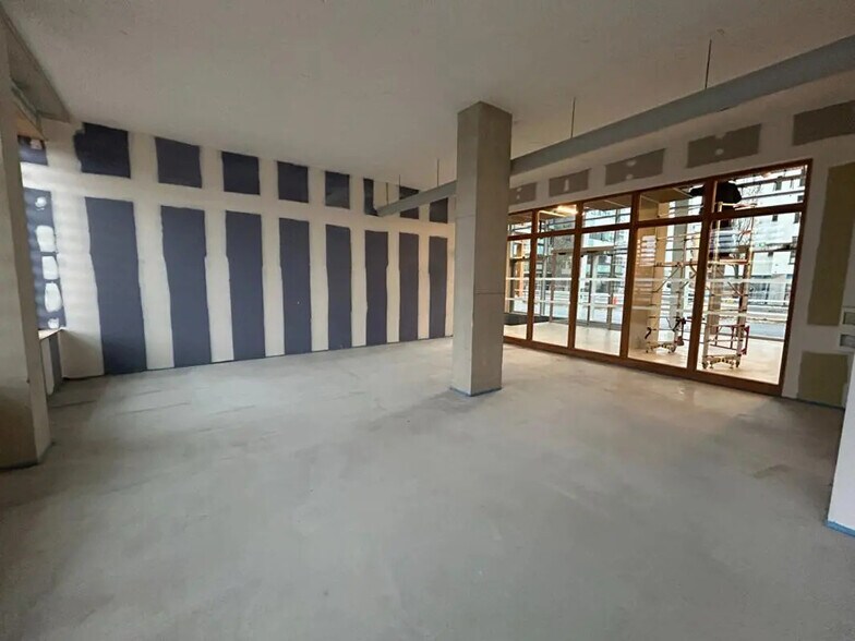 Retail in Rennes for lease - Interior Photo - Image 3 of 5