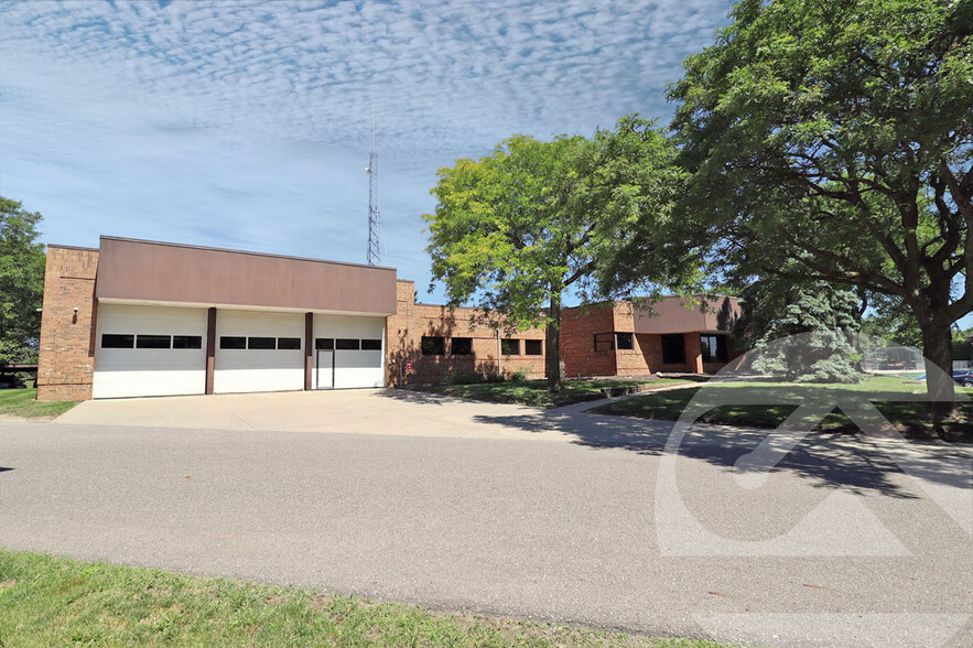 41600 6 Mile Rd, Northville, MI for lease - Building Photo - Image 1 of 1