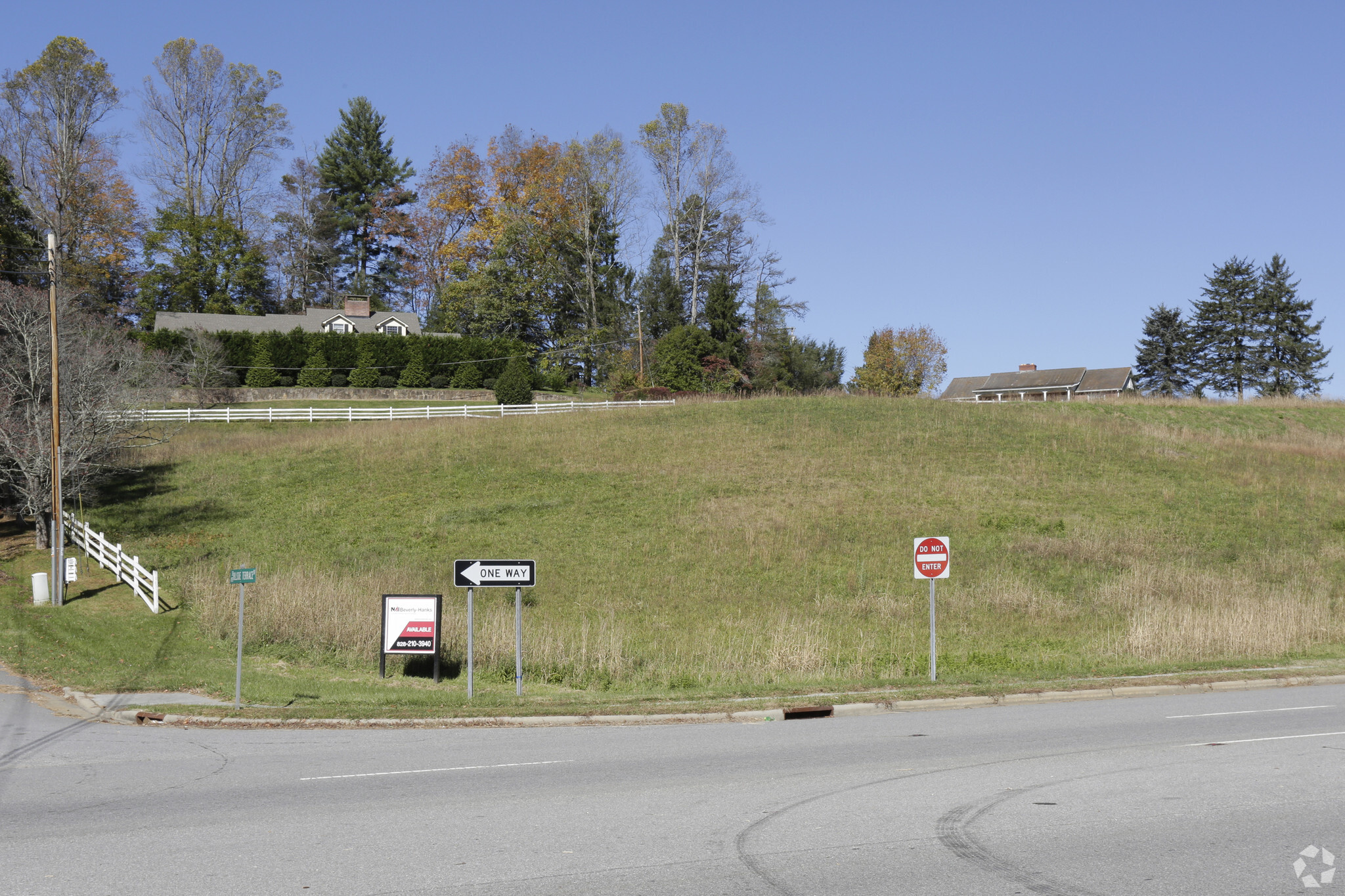 68 Hillside Terrace Dr, Waynesville, NC for sale Primary Photo- Image 1 of 1