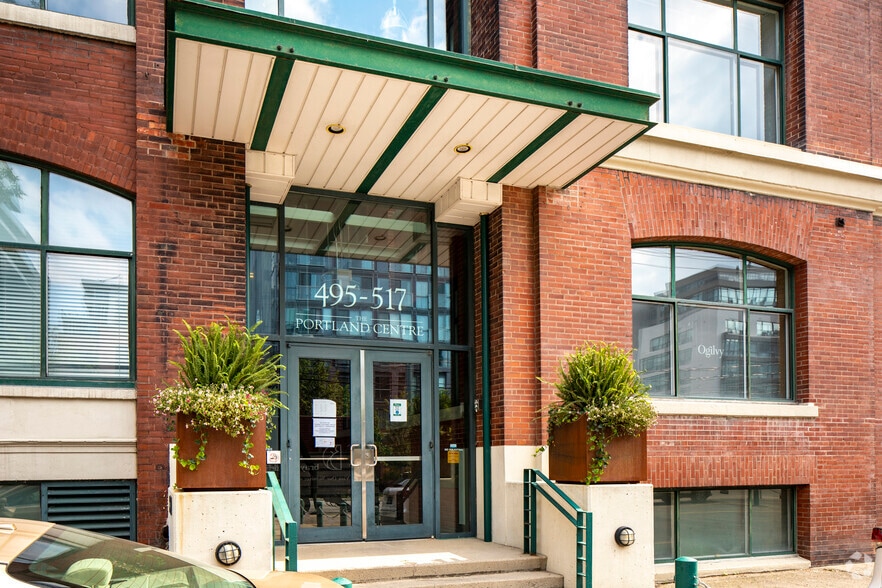 495-517 Wellington St W, Toronto, ON for lease - Building Photo - Image 2 of 7