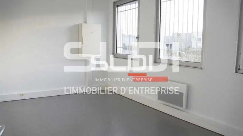 Flex in Vénissieux for lease - Interior Photo - Image 2 of 6