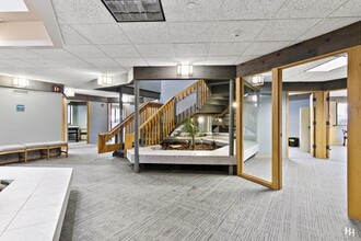 970 McHenry Ave, Crystal Lake, IL for sale Interior Photo- Image 2 of 12